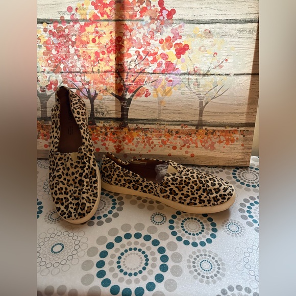 Toms Leopard Pattern Slip-On loafers
Going out classic breathable Toms
10 Wide - Picture 5 of 10